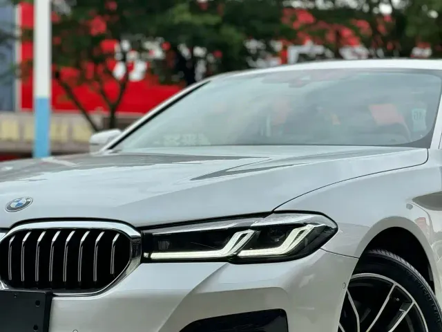 BMW 5 Series — Фото автомобиля 2