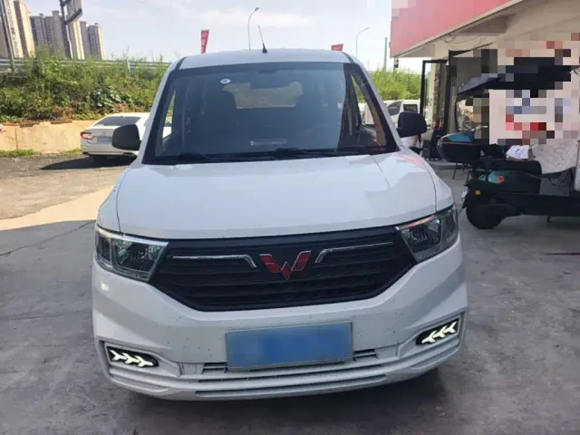 Wuling Hongguang V — Фото автомобиля 2