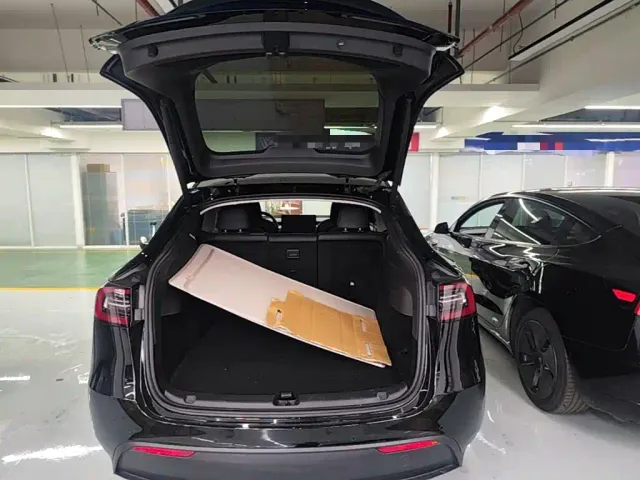 Tesla Model Y — Фото автомобиля 18