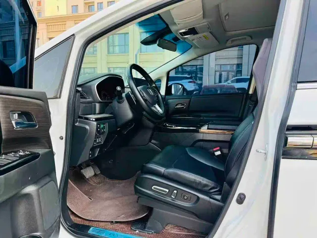 Honda Elysion — Фото автомобиля 6