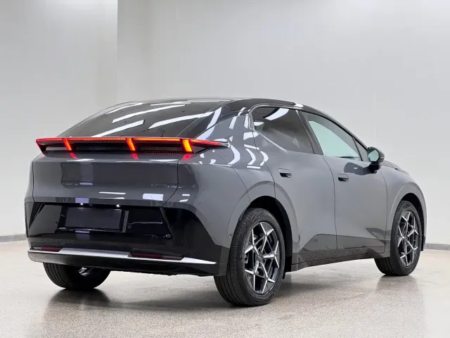 Lynk & Co Z20 — Фото автомобиля 6
