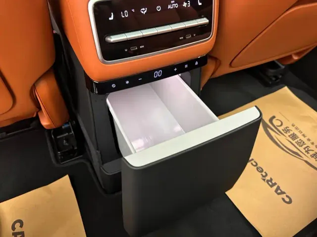 Li Auto L9 — Фото автомобиля 16