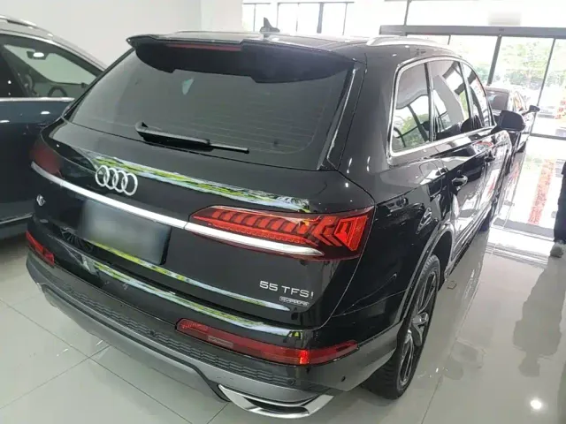 Audi Q7 — Фото автомобиля 6