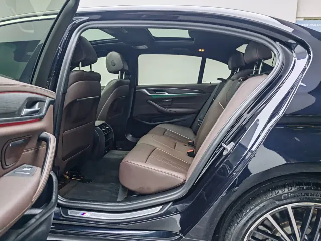 BMW 5 Series — Фото автомобиля 17