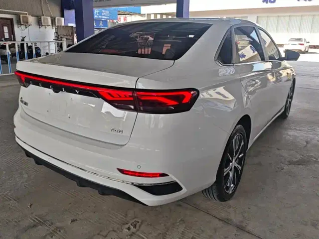 Geely Emgrand — Фото автомобиля 3