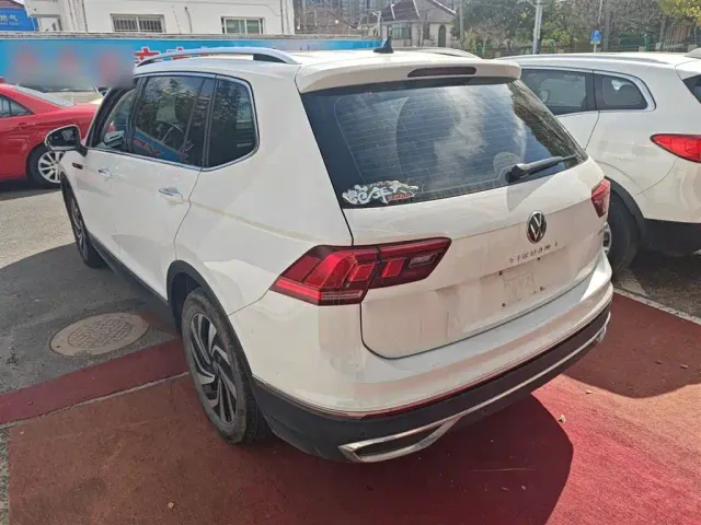 Volkswagen Tiguan L — Фото автомобиля 22