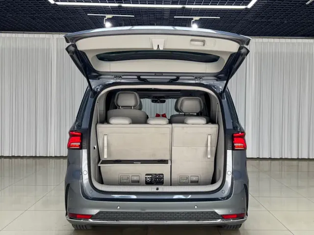 Roewe iMAX8 — Фото автомобиля 6