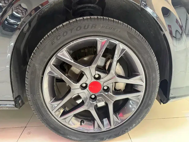 Dongfeng Yixuan — Фото автомобиля 12