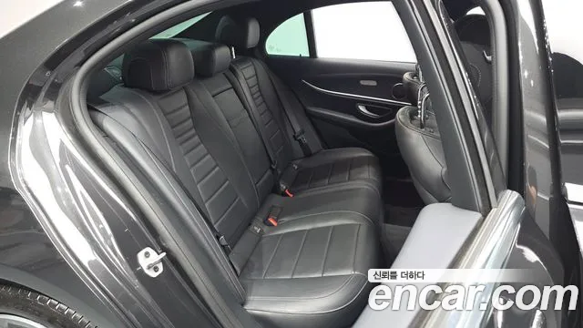 Mercedes-Benz E-Class — Фото автомобиля 10