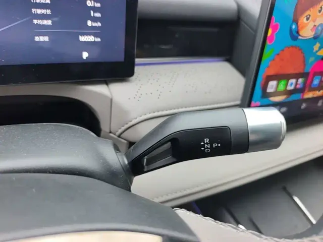 Geely Galaxy Xingyao 8 — Фото автомобиля 13
