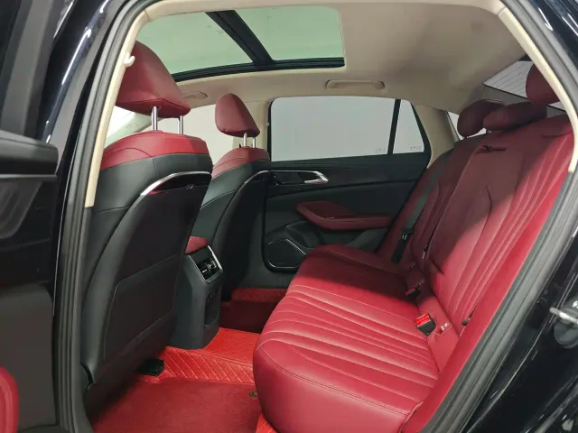 Hongqi H5 — Фото автомобиля 10