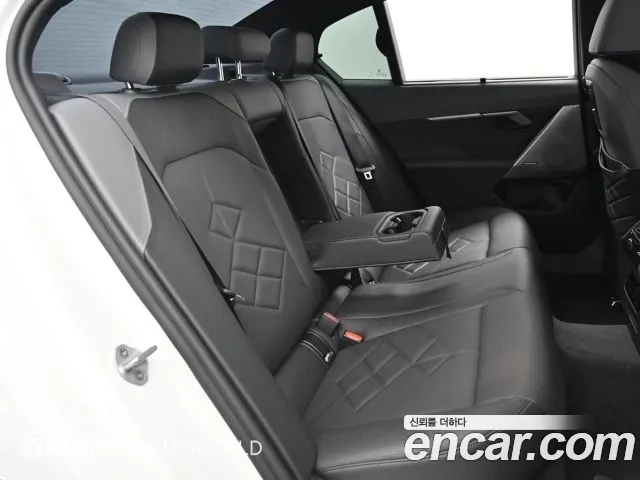 BMW 5-Series 5 серия (G60) 530i xDrive M Sport — Фото автомобиля 12