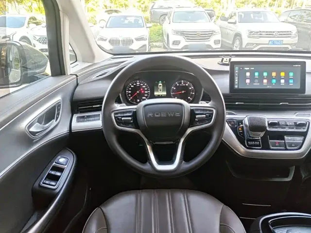 Roewe iMAX8 — Фото автомобиля 10