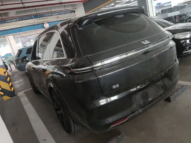 Li Auto L8 — Фото автомобиля 4