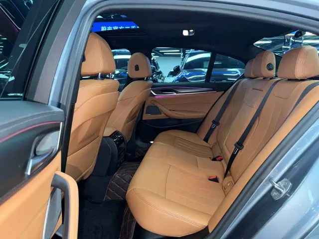 BMW 5 Series — Фото автомобиля 9