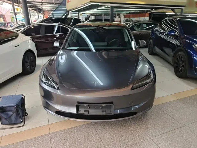 Tesla Model 3 — Фото автомобиля 2