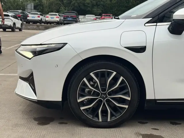 Xpeng P5 — Фото автомобиля 4