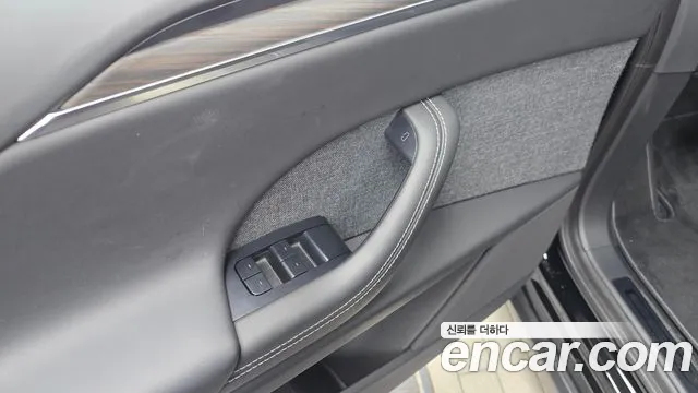 Tesla Model X — Фото автомобиля 28