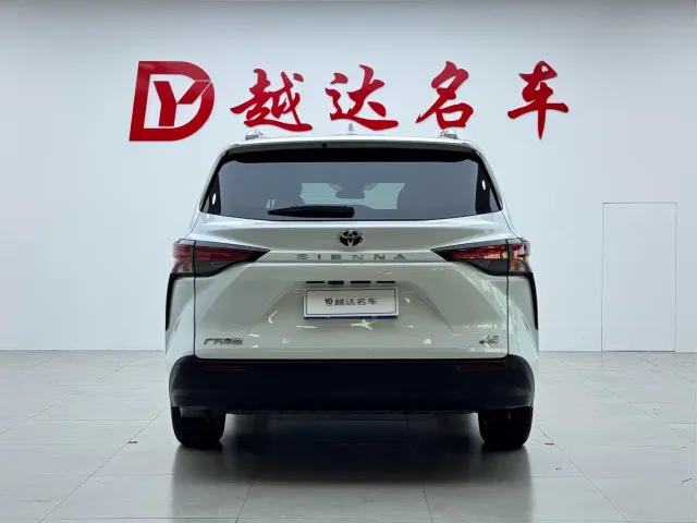 Toyota Sienna — Фото автомобиля 20