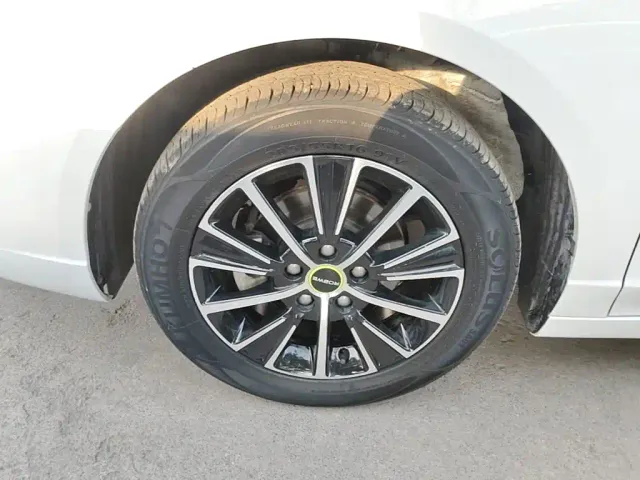 Roewe i5 — Фото автомобиля 22