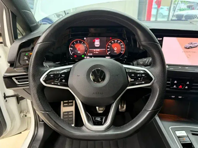 Volkswagen Golf — Фото автомобиля 11