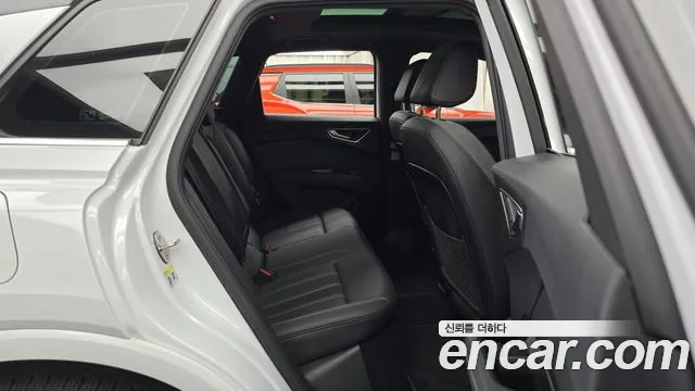 Audi Q4 e-tron — Фото автомобиля 12