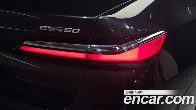 BMW i7 — Фото автомобиля 23