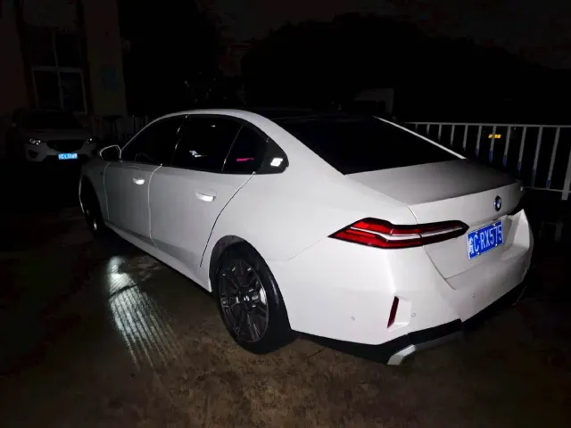 BMW 5 Series — Фото автомобиля 4