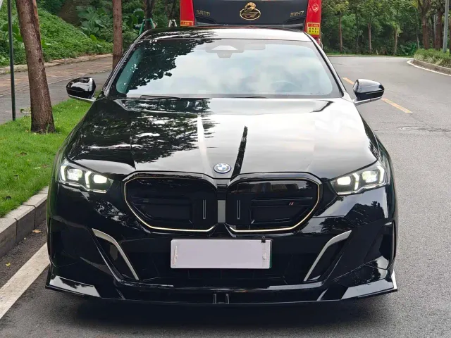 BMW i5 — Фото автомобиля 2