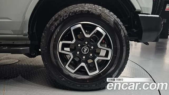 Ford Bronco — Фото автомобиля 20