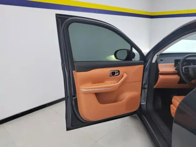 Leapmotor C10 — Фото автомобиля 7