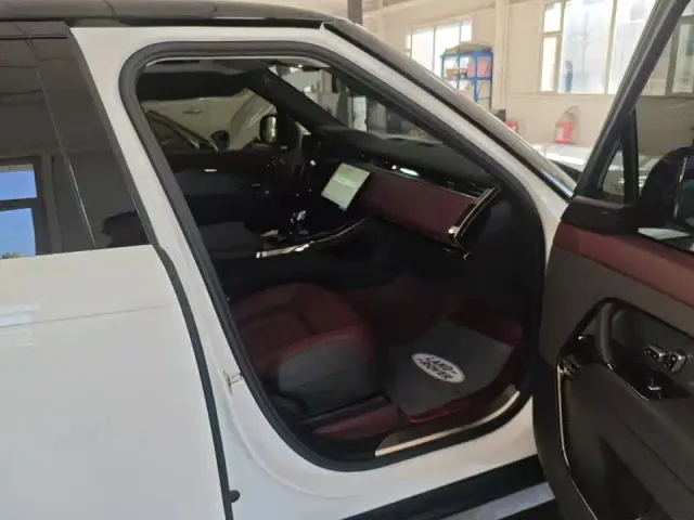 Land Rover Range Rover Sport — Фото автомобиля 6