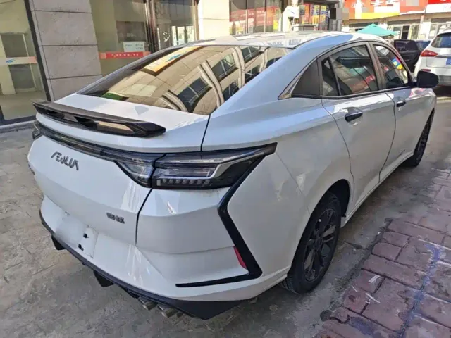 Dongfeng Yixuan — Фото автомобиля 6