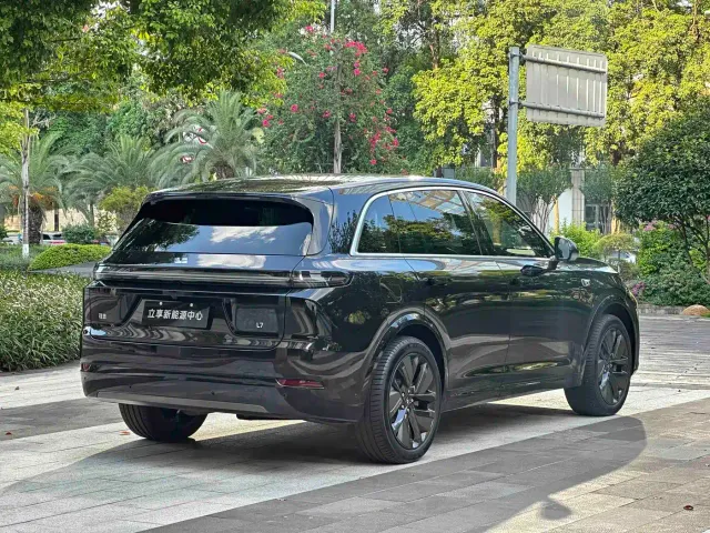 Li Auto L7 — Фото автомобиля 6