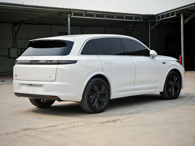 Li Auto L7 — Фото автомобиля 8