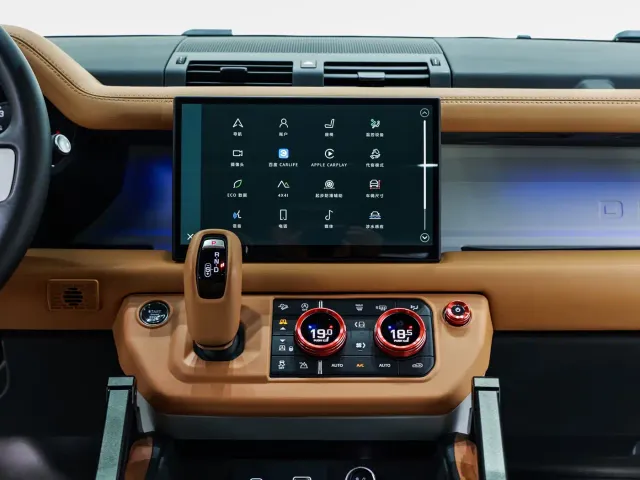 Land Rover Defender — Фото автомобиля 16