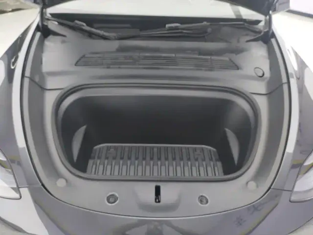 Tesla Model Y — Фото автомобиля 10