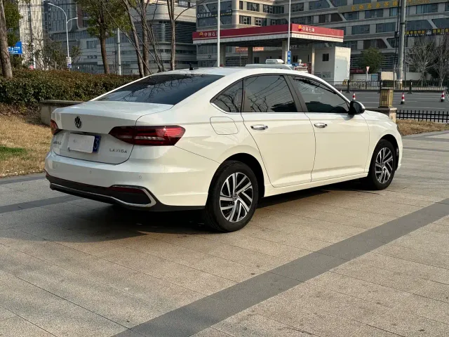 Volkswagen Lavida — Фото автомобиля 4