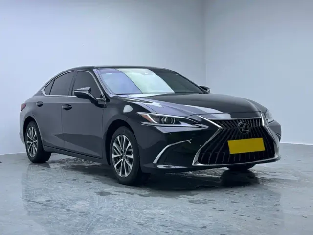 Lexus ES — Фото автомобиля 3