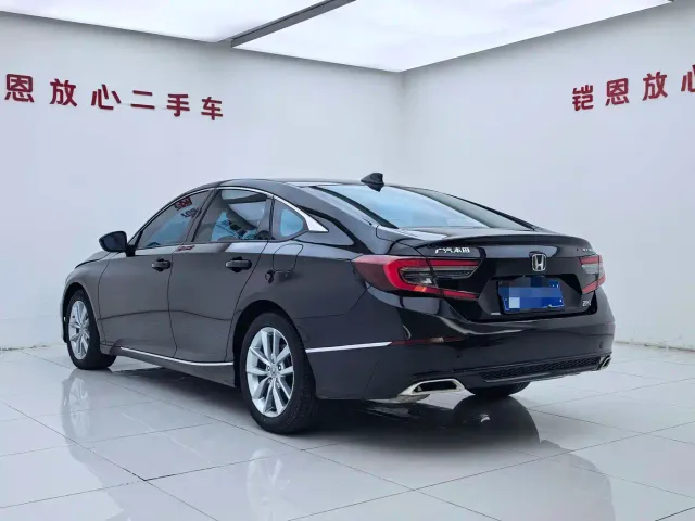 Honda Accord — Фото автомобиля 16