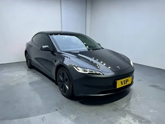 Tesla Model 3 — Фото автомобиля 3