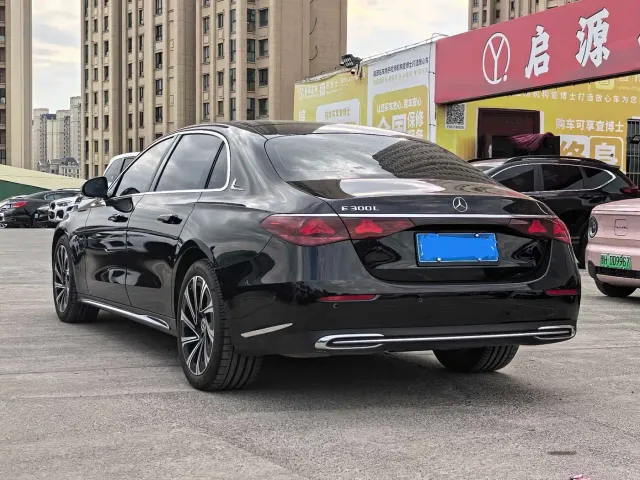 Mercedes-Benz E-Class — Фото автомобиля 5