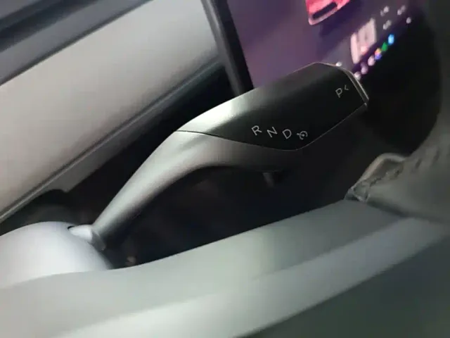 Tesla Model Y — Фото автомобиля 13