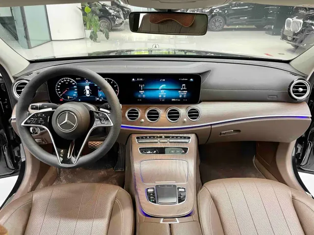 Mercedes-Benz E-Class — Фото автомобиля 5