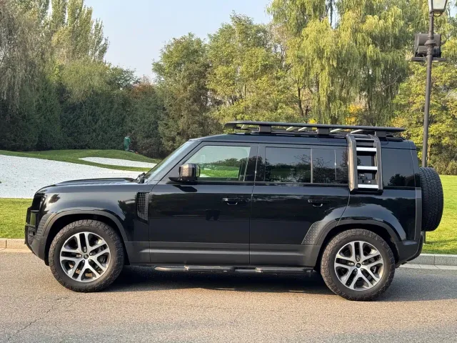 Land Rover Defender — Фото автомобиля 8