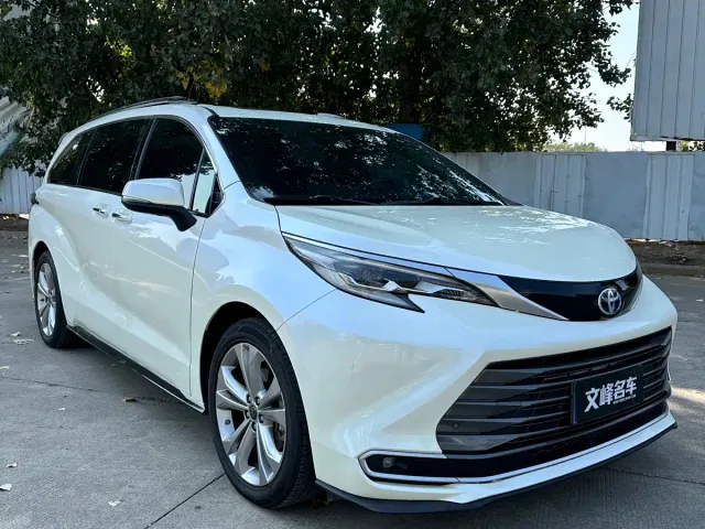 Toyota Sienna — Фото автомобиля 2
