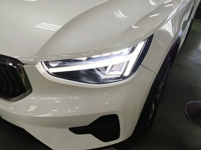 Volvo XC40 — Фото автомобиля 23