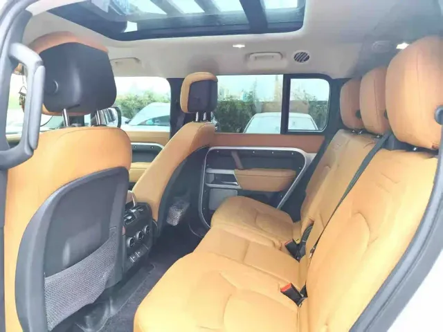Land Rover Defender — Фото автомобиля 6