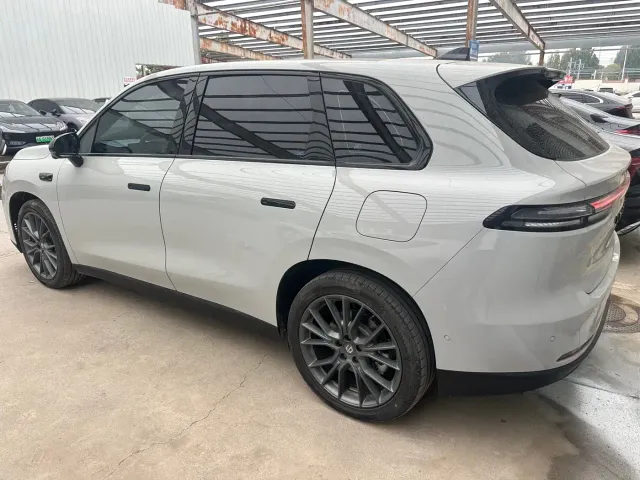 Leapmotor C10 — Фото автомобиля 11