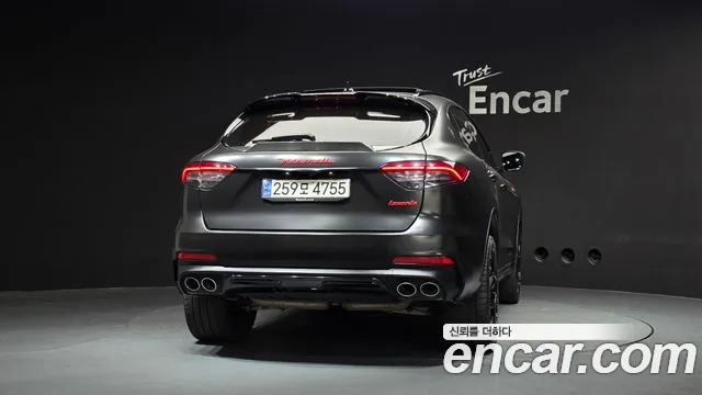 Maserati Levante — Фото автомобиля 4